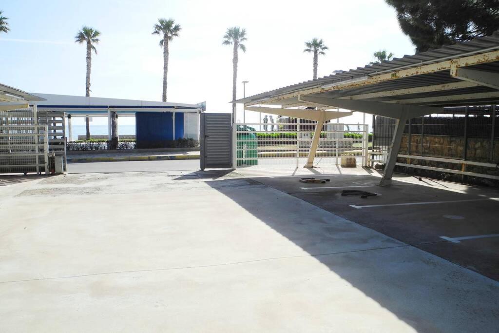 New! Modern Right On The Beach! *