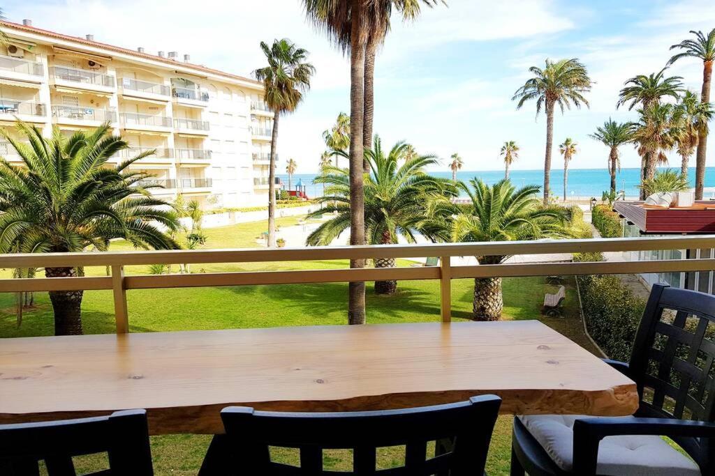 New! Modern Right On The Beach!