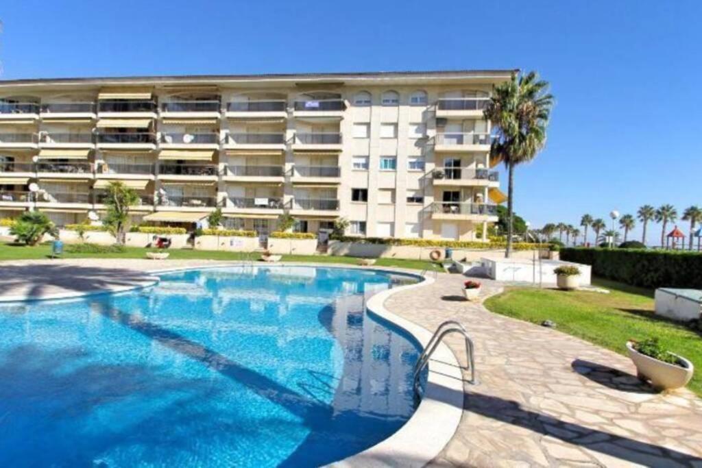 New! Modern Right On The Beach! *