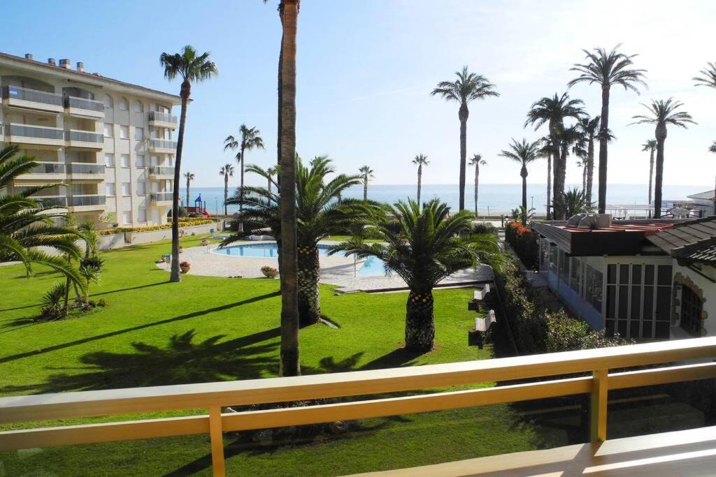 New! Modern Right On The Beach! Apartment *