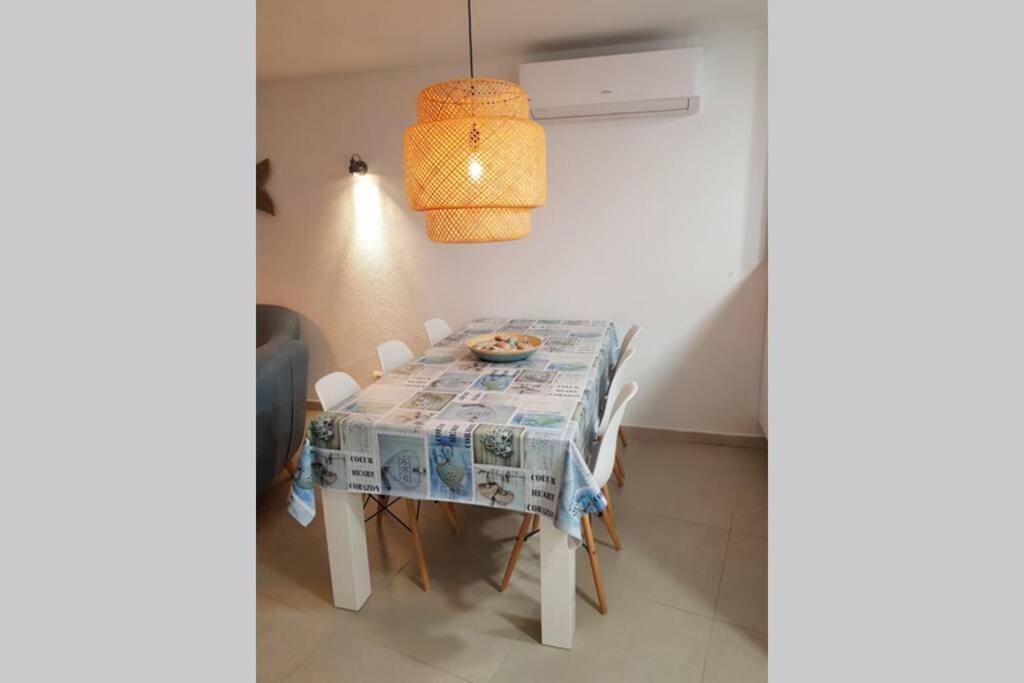 New! Modern Right On The Beach!