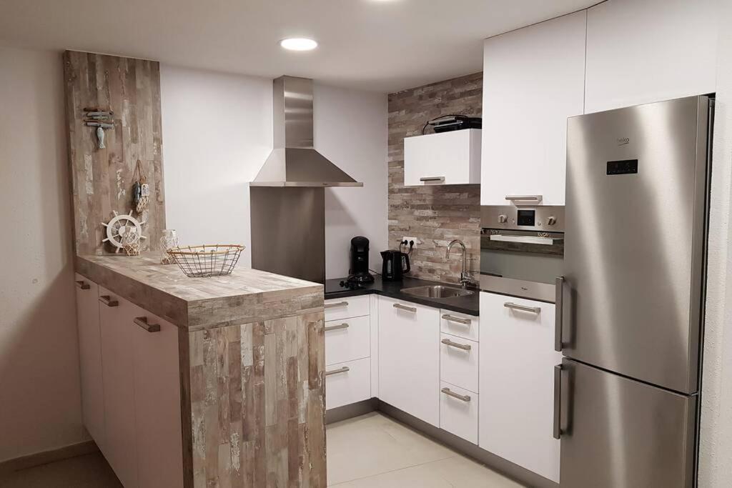 New! Modern Right On The Beach! *