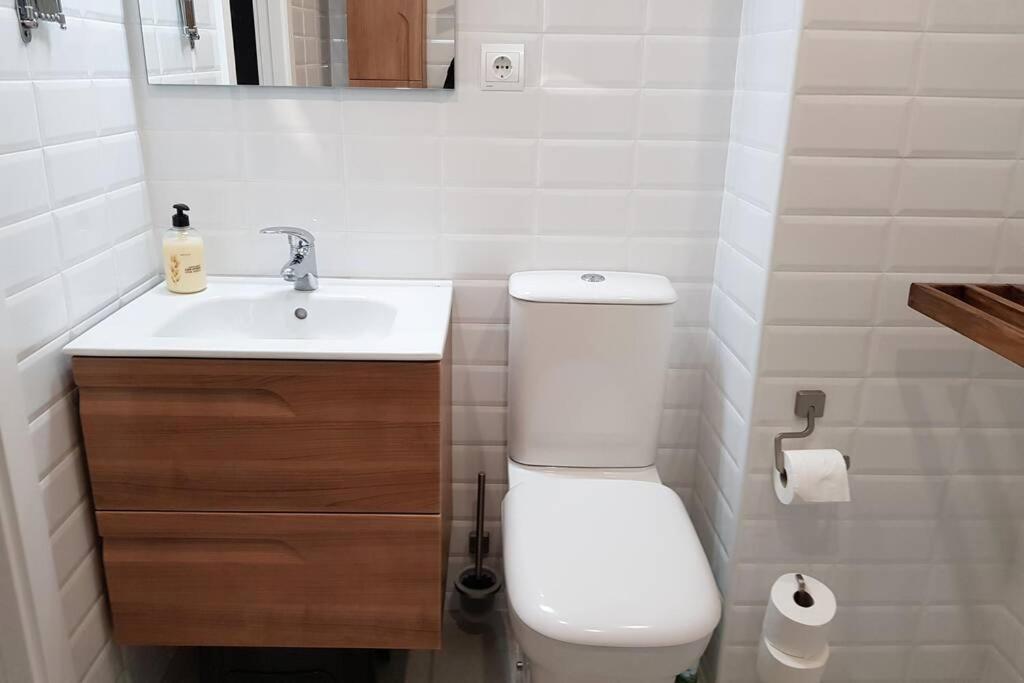 New! Modern Right On The Beach! Apartment